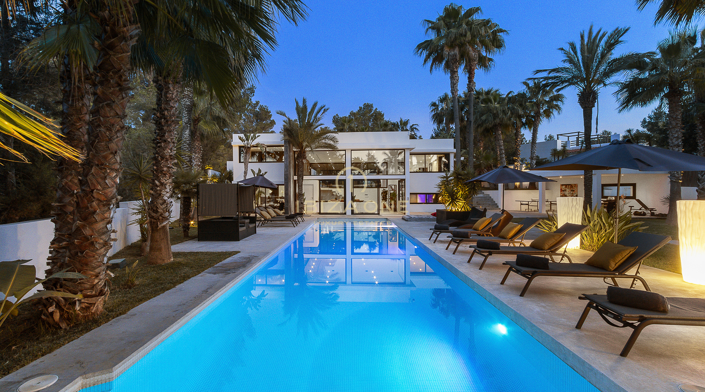 Moderne luxe villa omgeven door een tropische tuin te koop, Ibiza - Moderne luxe villa omgeven door een tropische tuin te huur, Ibiza
