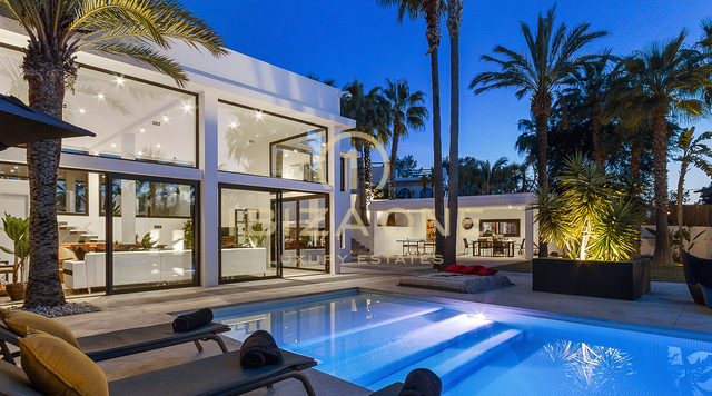 Moderne luxe villa omgeven door een tropische tuin te koop, Ibiza - Moderne luxe villa omgeven door een tropische tuin te huur, Ibiza