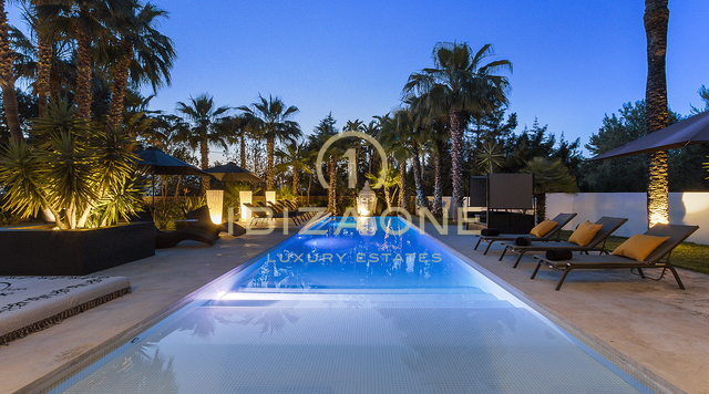 Moderne luxe villa omgeven door een tropische tuin te koop, Ibiza - Moderne luxe villa omgeven door een tropische tuin te huur, Ibiza