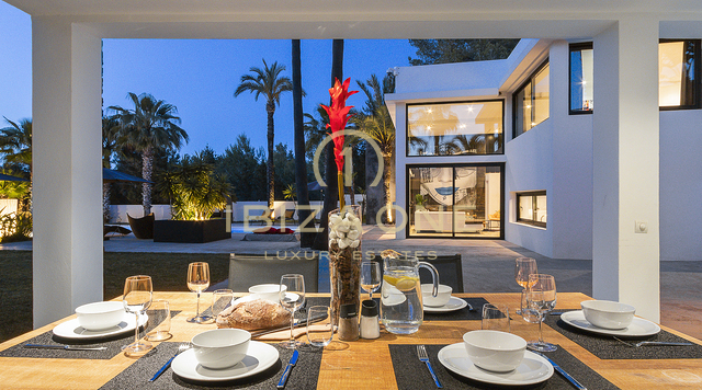 Moderne Luxusvilla umgeben von einem tropischen Garten zu verkaufen, Ibiza – Moderne Luxusvilla umgeben von einem tropischen Garten zu vermieten, Ibiza