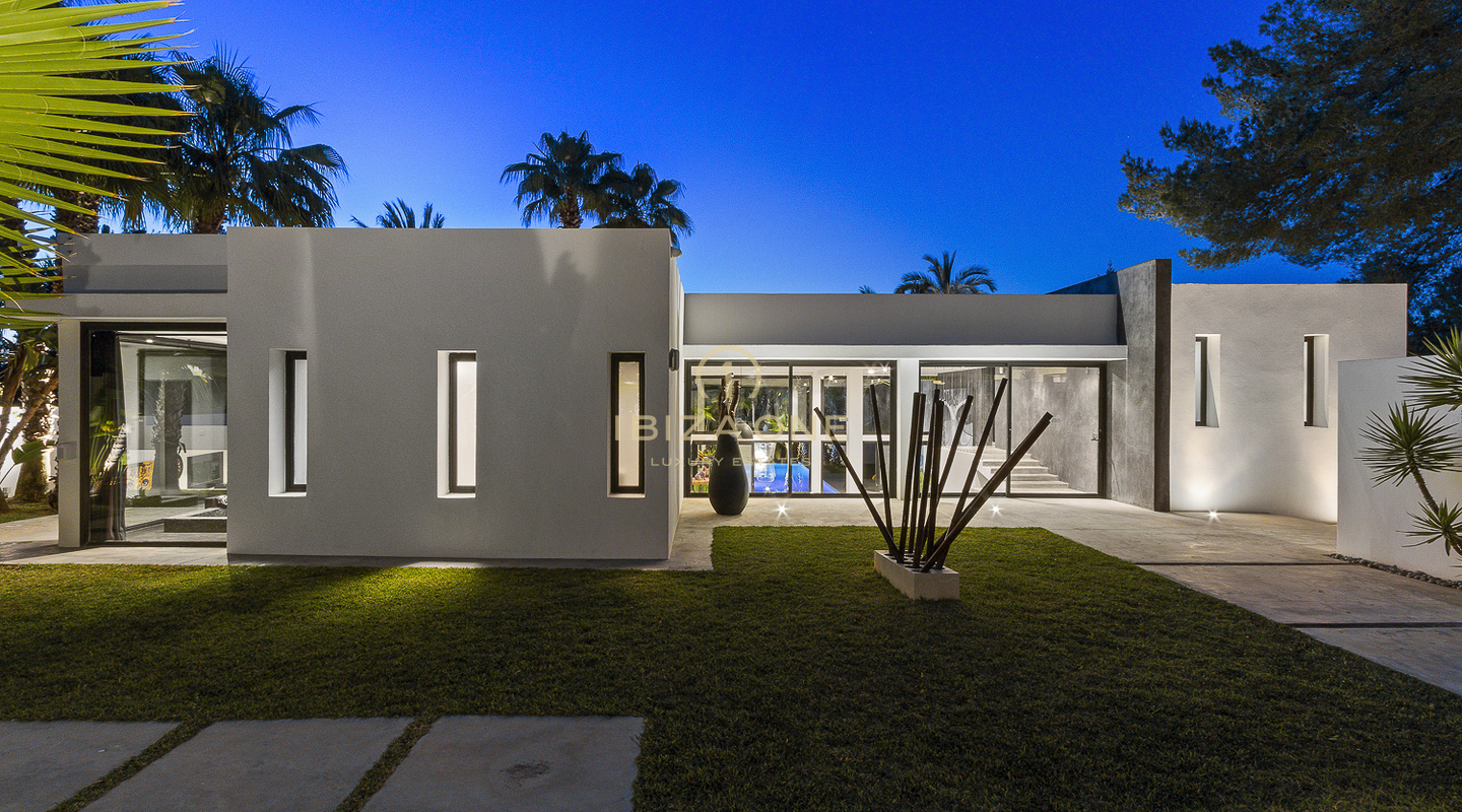 Villa de luxe moderne entourée d'un jardin tropical à vendre, Ibiza - Villa de luxe moderne entourée d'un jardin tropical à louer, Ibiza