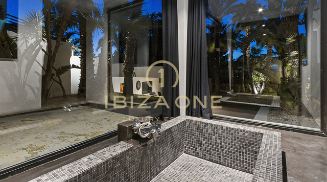Moderna villa de lujo rodeada de un jardín tropical en venta, Ibiza - Moderna villa de lujo rodeada de un jardín tropical en alquiler, Ibiza