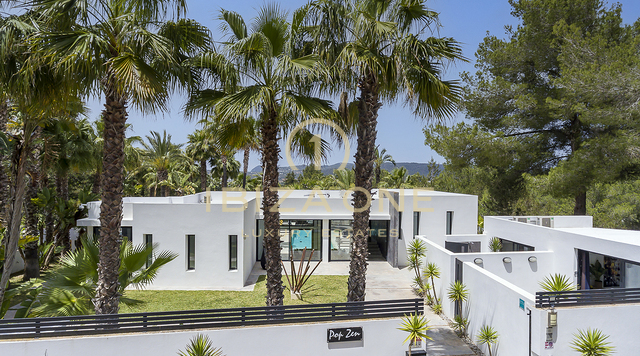 Moderne luxe villa omgeven door een tropische tuin te koop, Ibiza - Moderne luxe villa omgeven door een tropische tuin te huur, Ibiza