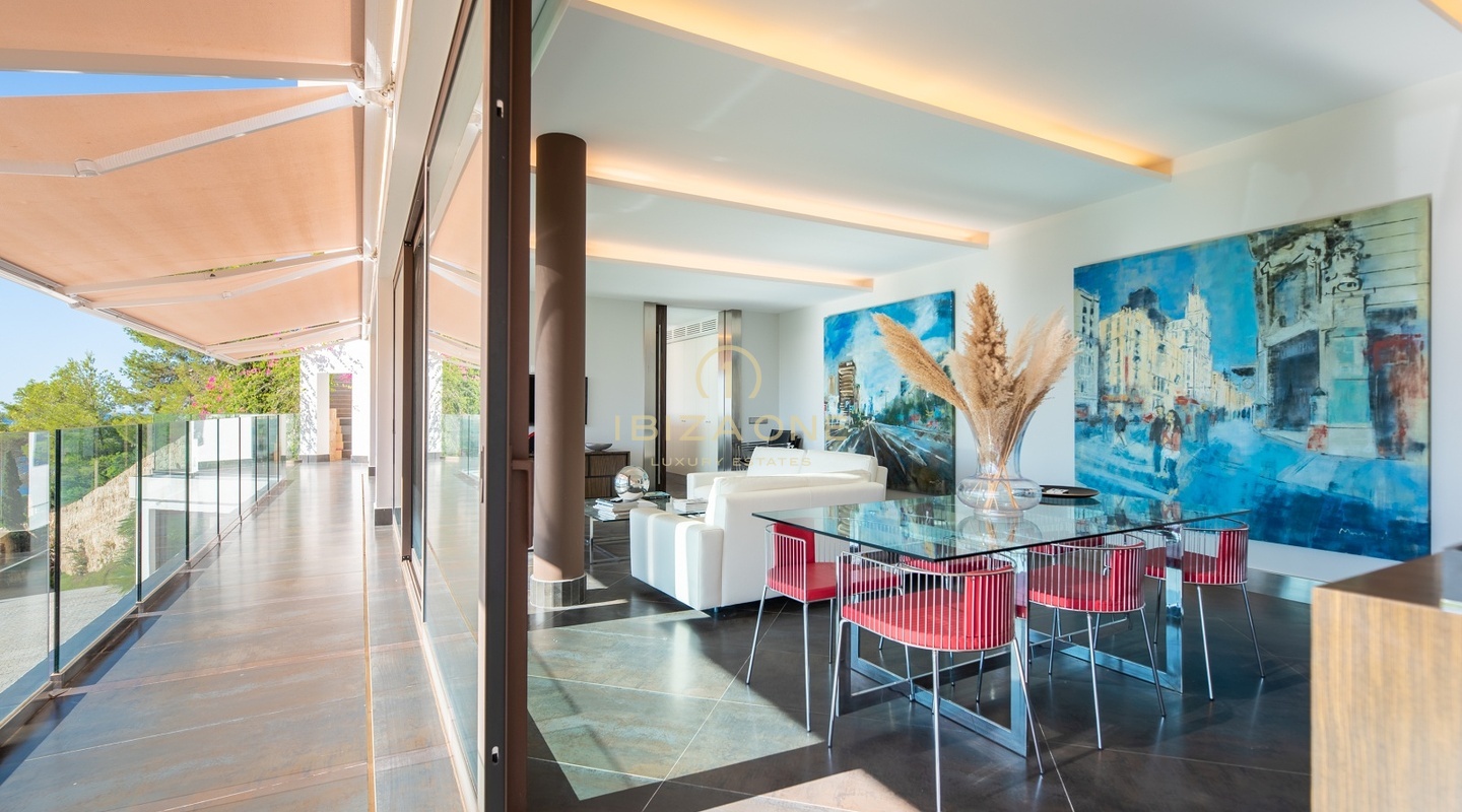 Luxusvilla mit Panoramablick auf das Meer in einer Urbanisation nur wenige Schritte vom Golfplatz entfernt zu verkaufen, Ibiza