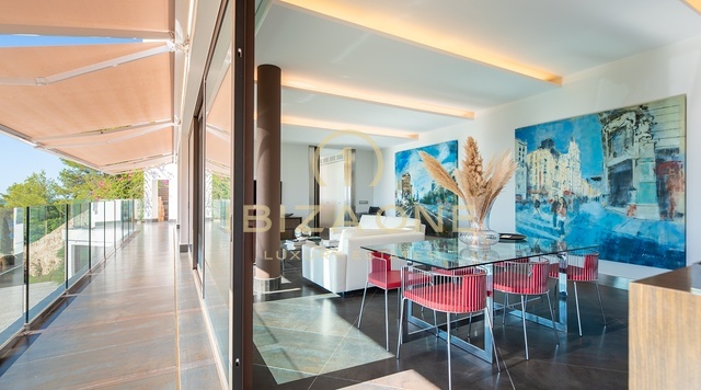 Luxusvilla mit Panoramablick auf das Meer in einer Urbanisation nur wenige Schritte vom Golfplatz entfernt zu verkaufen, Ibiza