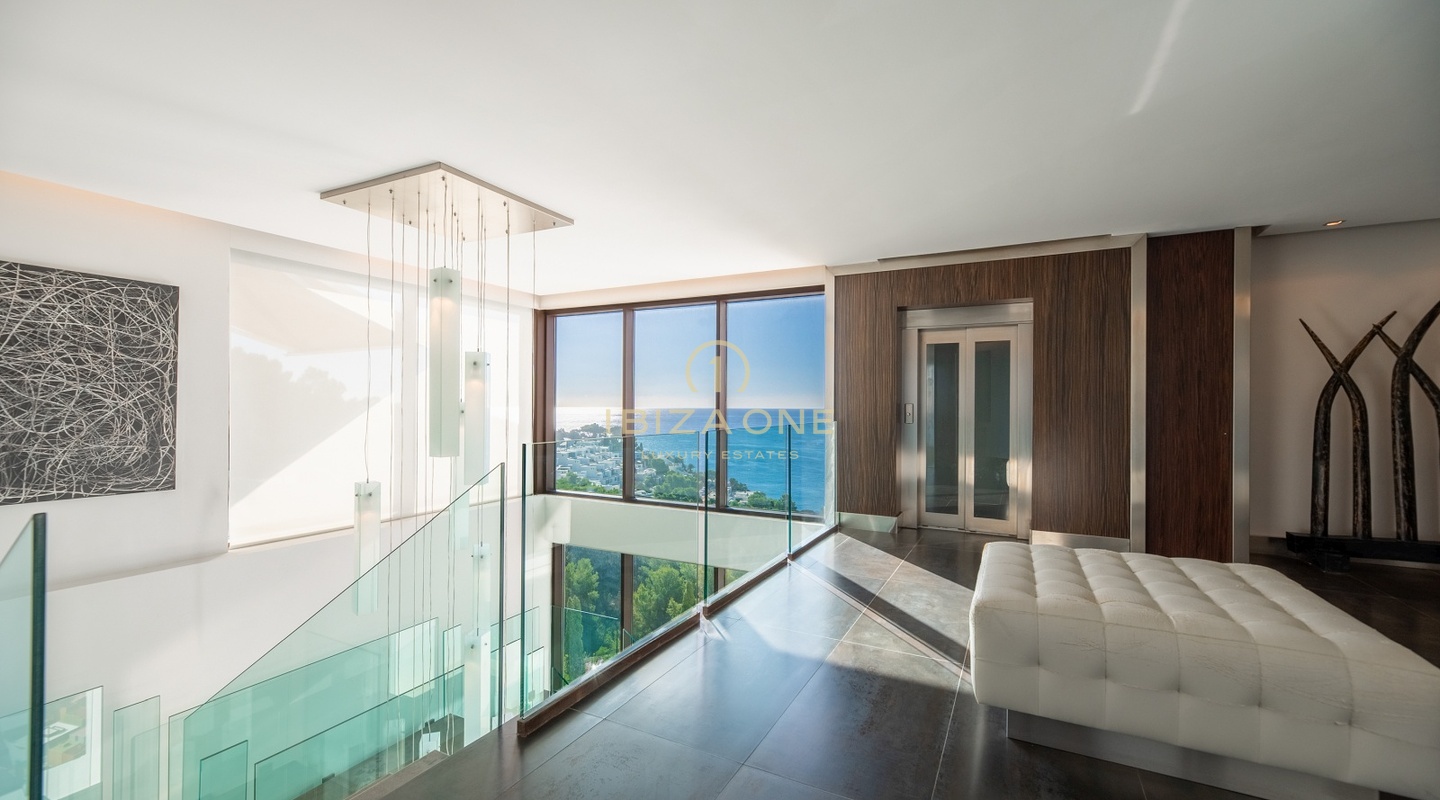 Villa di lusso con vista panoramica sul mare in un'urbanizzazione a pochi passi dal campo da golf in vendita, Ibiza