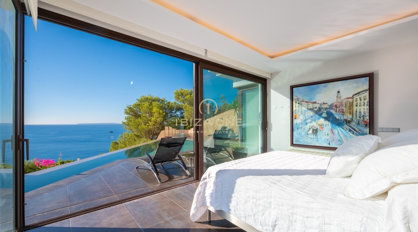 Luxusvilla mit Panoramablick auf das Meer in einer Urbanisation nur wenige Schritte vom Golfplatz entfernt zu verkaufen, Ibiza