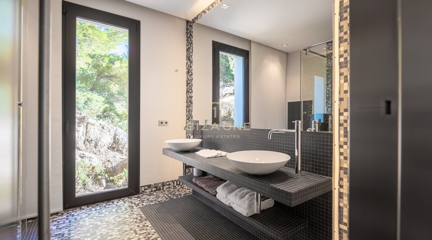Luxury villa with panoramic sea views in an urbanization steps form the golf course for sale, Ibiza