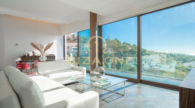 Villa de lujo con vistas panorámicas al mar en urbanización a pasos del campo de golf en venta, Ibiza