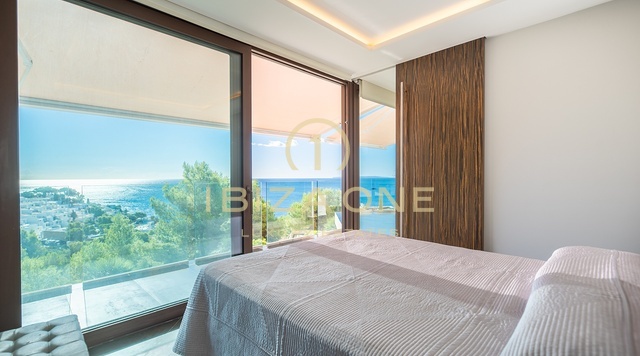 Luxusvilla mit Panoramablick auf das Meer in einer Urbanisation nur wenige Schritte vom Golfplatz entfernt zu verkaufen, Ibiza