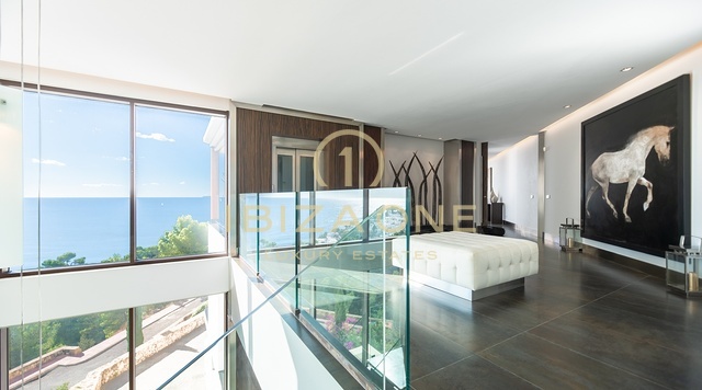 Luxusvilla mit Panoramablick auf das Meer in einer Urbanisation nur wenige Schritte vom Golfplatz entfernt zu verkaufen, Ibiza