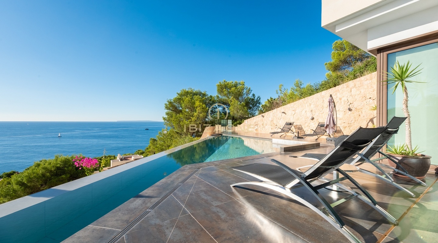 Luxury villa with panoramic sea views in an urbanization steps form the golf course for sale, Ibiza