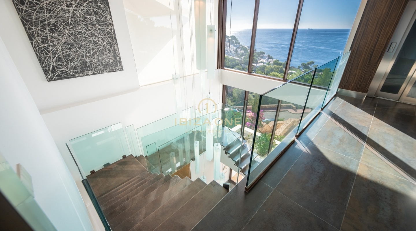 Villa de luxe avec vue panoramique sur la mer dans une urbanisation à quelques pas du terrain de golf à vendre, Ibiza