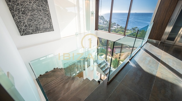 Luxusvilla mit Panoramablick auf das Meer in einer Urbanisation nur wenige Schritte vom Golfplatz entfernt zu verkaufen, Ibiza