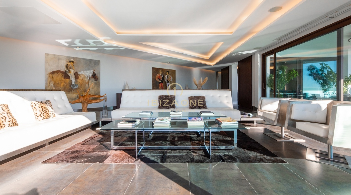 Luxusvilla mit Panoramablick auf das Meer in einer Urbanisation nur wenige Schritte vom Golfplatz entfernt zu verkaufen, Ibiza