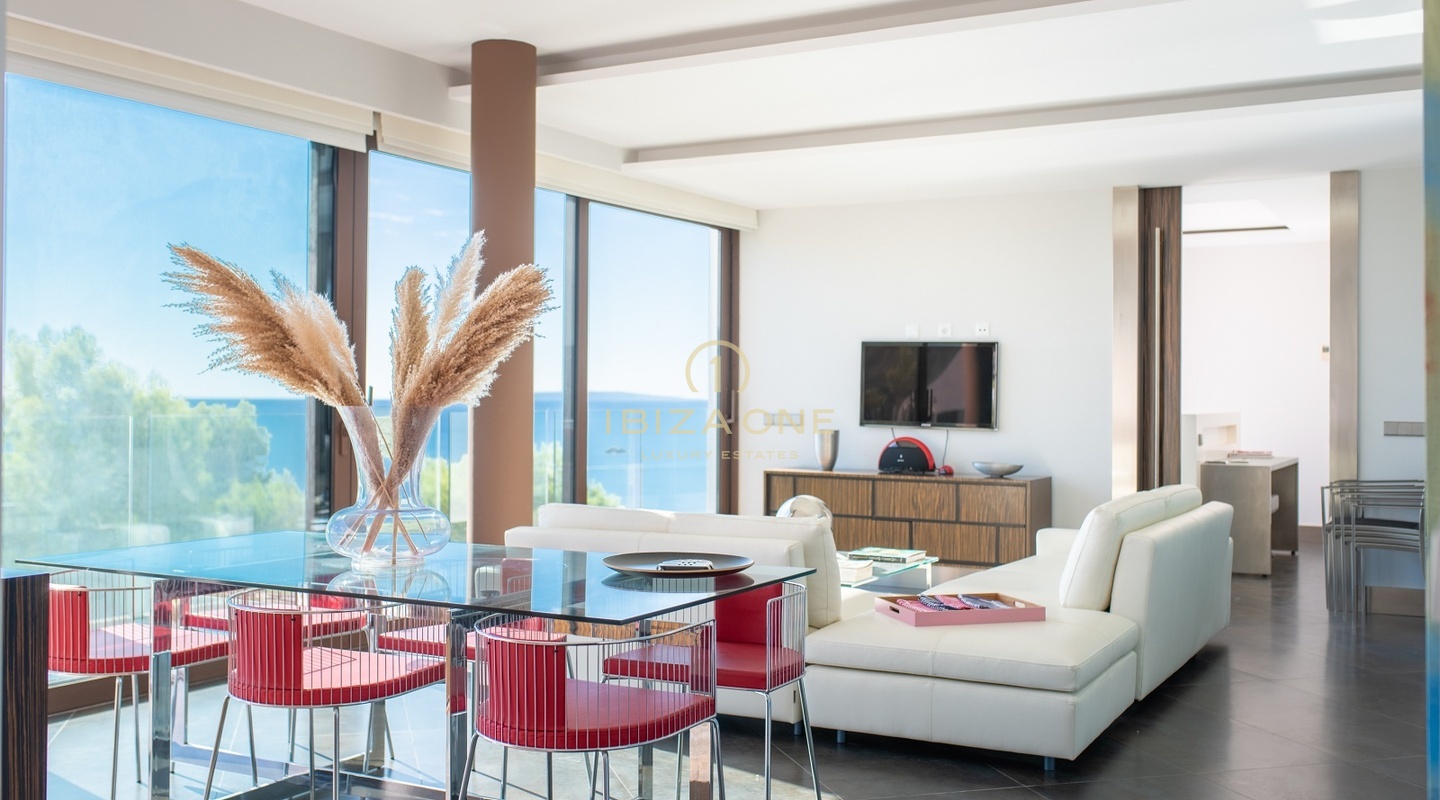 Villa de luxe avec vue panoramique sur la mer dans une urbanisation à quelques pas du terrain de golf à vendre, Ibiza