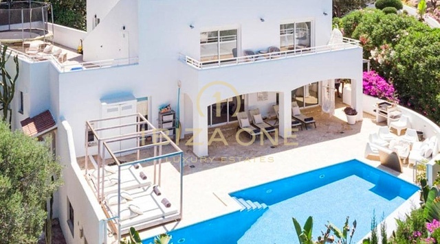 Encantadora villa de lujo en Santa Eulalia en alquiler, Ibiza