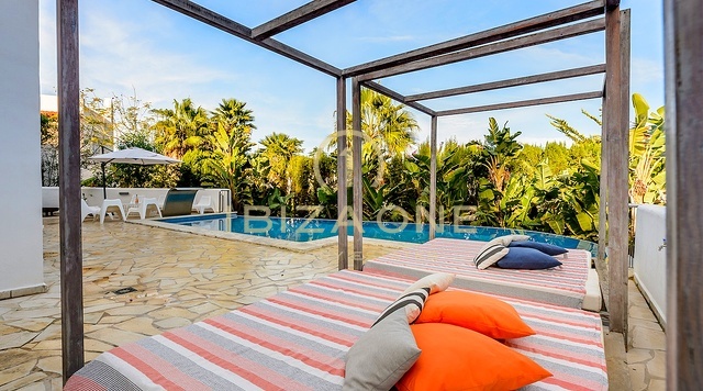 Charmante luxe villa in Santa Eulalia te huur, Ibiza