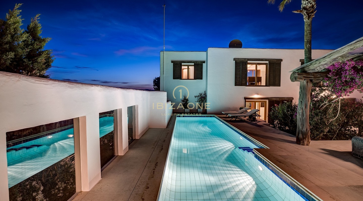 Exclusivo refugio en la península con licencia de alquiler turístico: 3 casas de lujo con acceso privado al mar en venta y alquiler, Ibiza