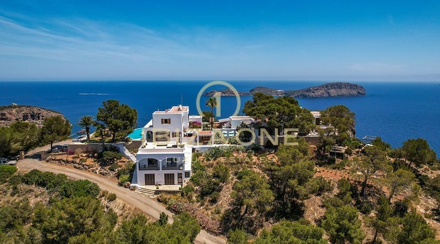 Retraite exclusive sur la péninsule avec licence de location touristique : 3 maisons de luxe avec accès privé à la mer à vendre et à louer, Ibiza