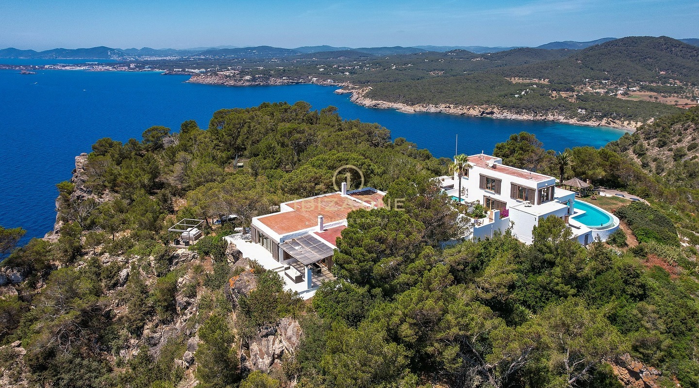 Retraite exclusive sur la péninsule avec licence de location touristique : 3 maisons de luxe avec accès privé à la mer à vendre et à louer, Ibiza