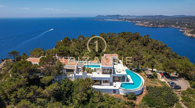 Retraite exclusive sur la péninsule avec licence de location touristique : 3 maisons de luxe avec accès privé à la mer à vendre et à louer, Ibiza