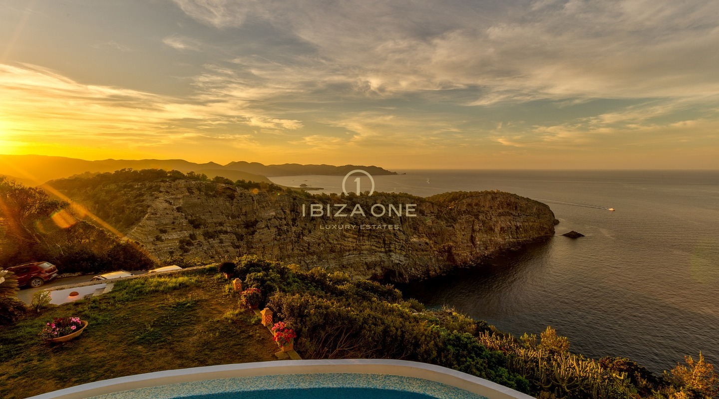 Esclusivo rifugio nella penisola con licenza di affitto turistico: 3 case di lusso con accesso privato al mare in vendita e in affitto, Ibiza