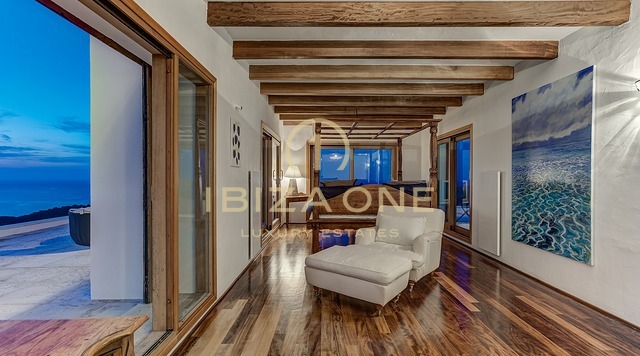 Retraite exclusive sur la péninsule avec licence de location touristique : 3 maisons de luxe avec accès privé à la mer à vendre et à louer, Ibiza