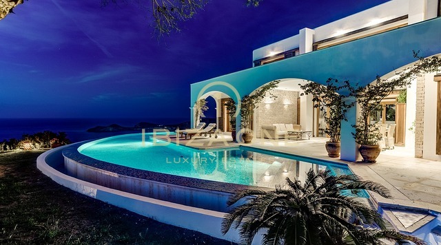 Эксклюзивный курортный комплекс Peninsula Retreat с лицензией на туристическую аренду: 3 роскошных дома с собственным выходом к морю на продажу и в аренду, Ибица