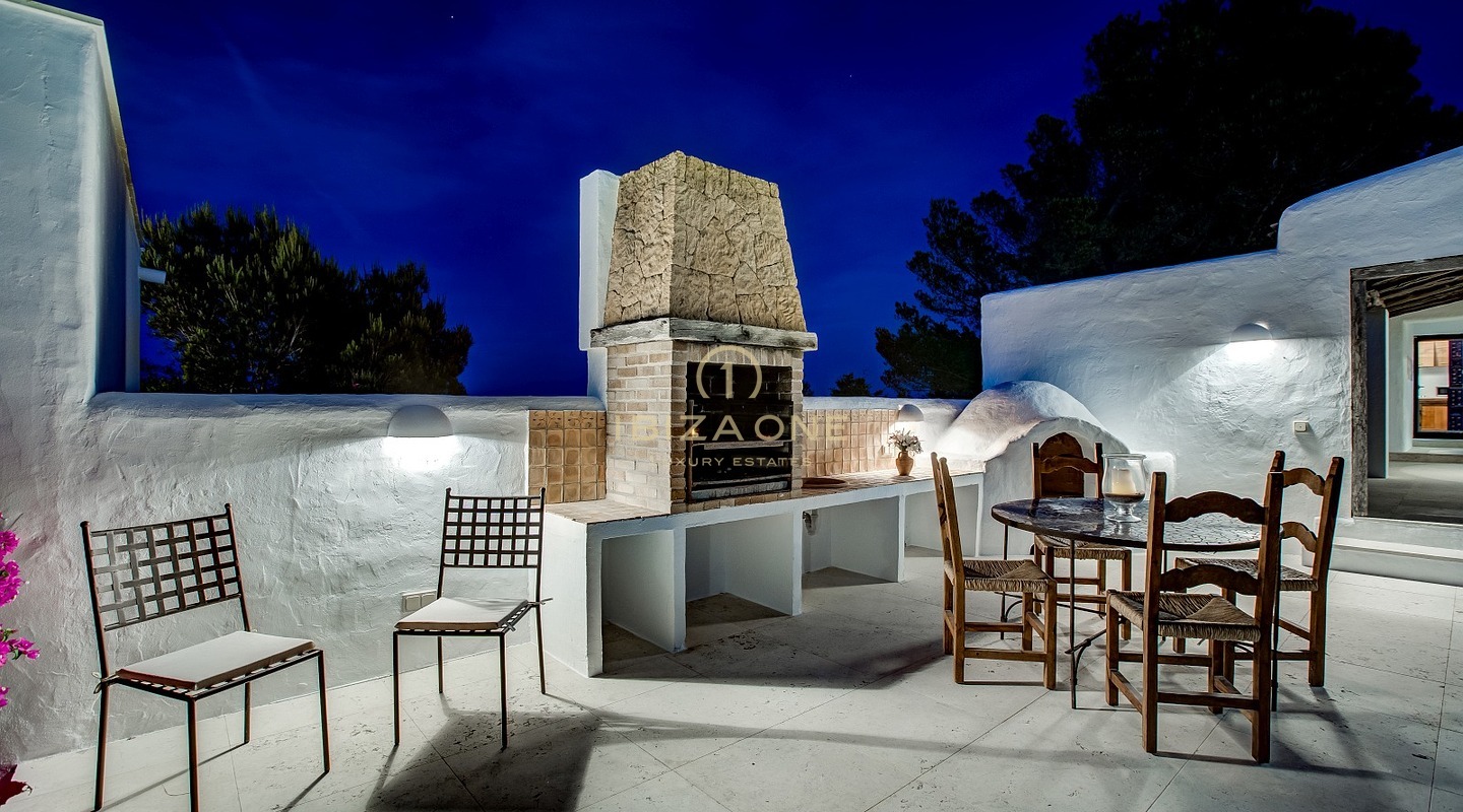 Exklusives Halbinsel-Refugium mit touristischer Vermietungslizenz: 3 Luxushäuser mit privatem Meerzugang zu verkaufen und zu vermieten, Ibiza