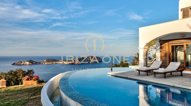 Эксклюзивный курортный комплекс Peninsula Retreat с лицензией на туристическую аренду: 3 роскошных дома с собственным выходом к морю на продажу и в аренду, Ибица