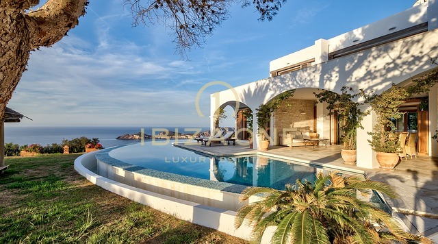 Эксклюзивный курортный комплекс Peninsula Retreat с лицензией на туристическую аренду: 3 роскошных дома с собственным выходом к морю на продажу и в аренду, Ибица