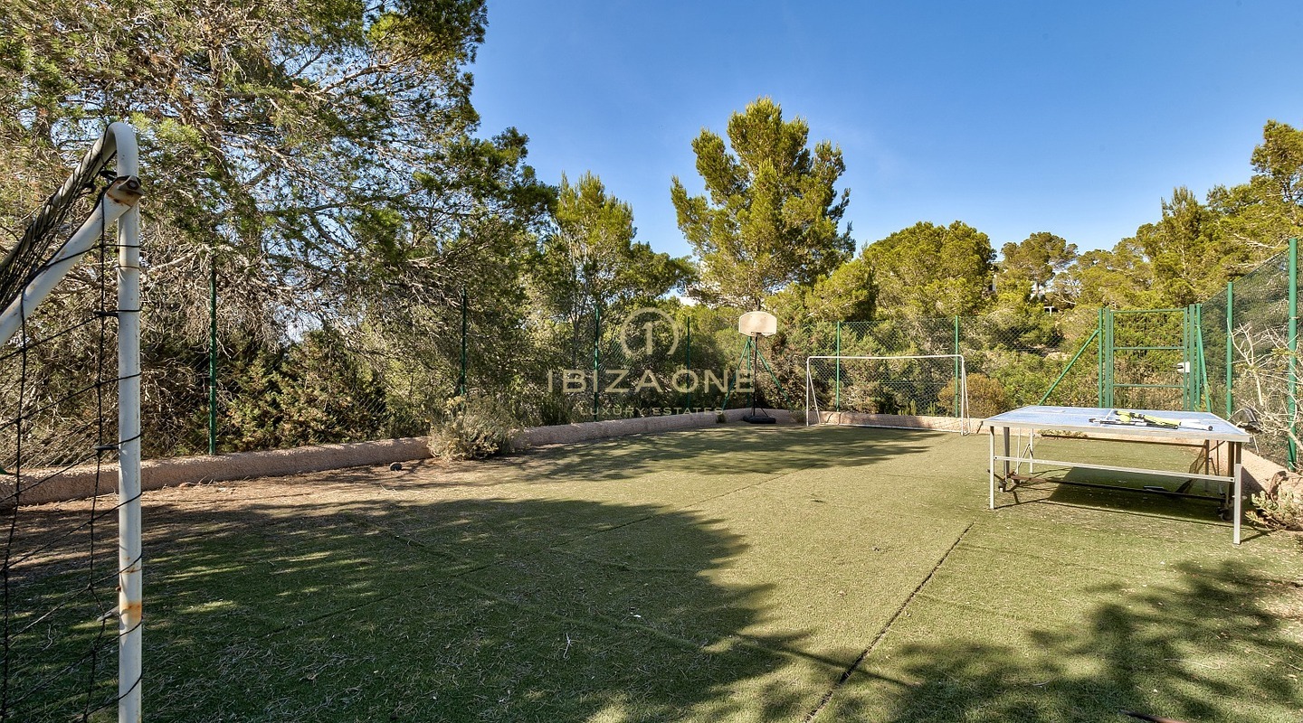 Retraite exclusive sur la péninsule avec licence de location touristique : 3 maisons de luxe avec accès privé à la mer à vendre et à louer, Ibiza