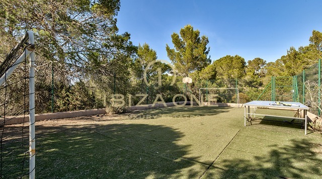 Retraite exclusive sur la péninsule avec licence de location touristique : 3 maisons de luxe avec accès privé à la mer à vendre et à louer, Ibiza