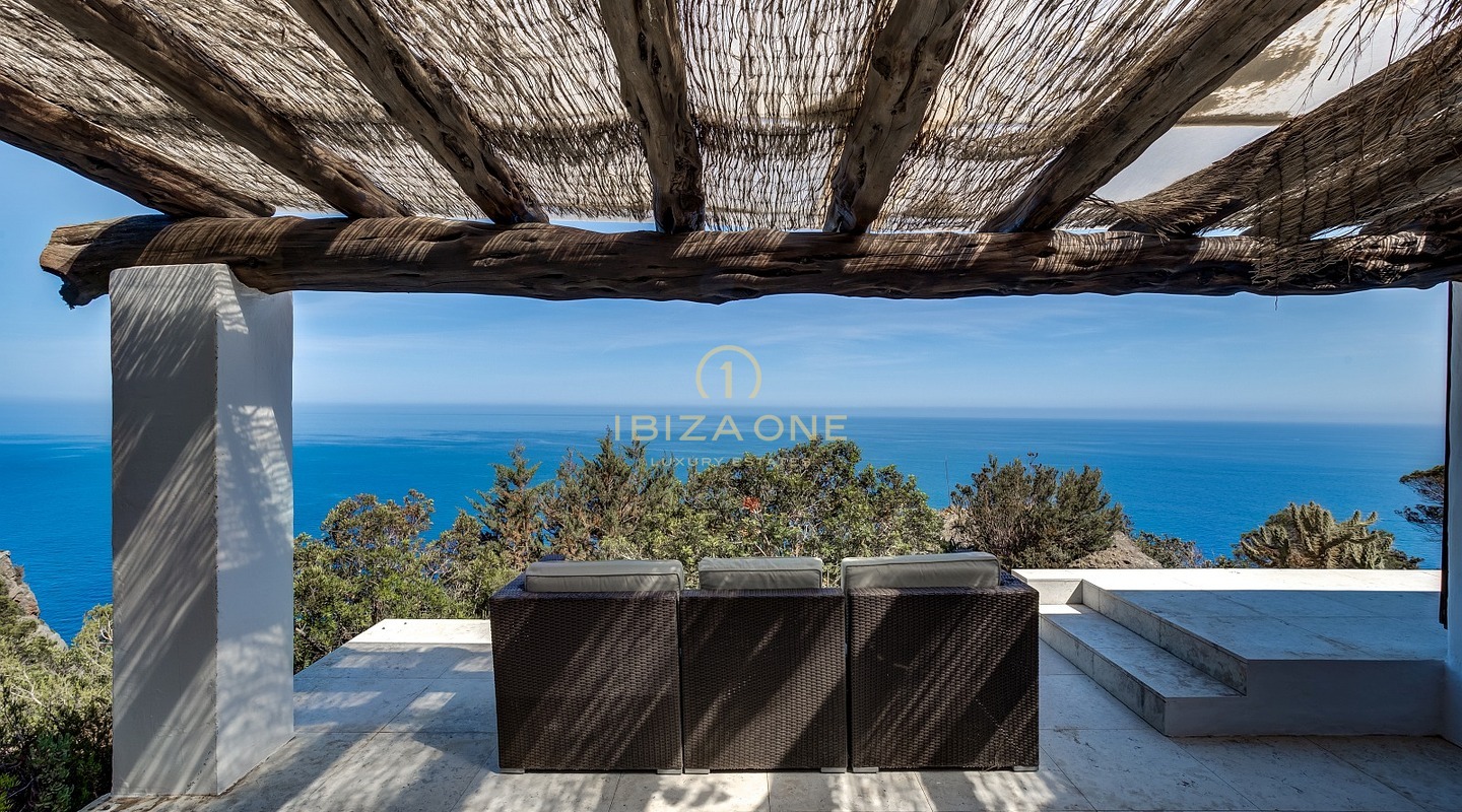 Retraite exclusive sur la péninsule avec licence de location touristique : 3 maisons de luxe avec accès privé à la mer à vendre et à louer, Ibiza