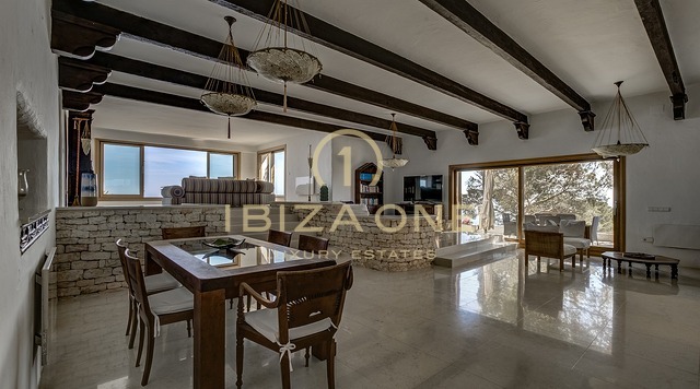 Exclusivo refugio en la península con licencia de alquiler turístico: 3 casas de lujo con acceso privado al mar en venta y alquiler, Ibiza