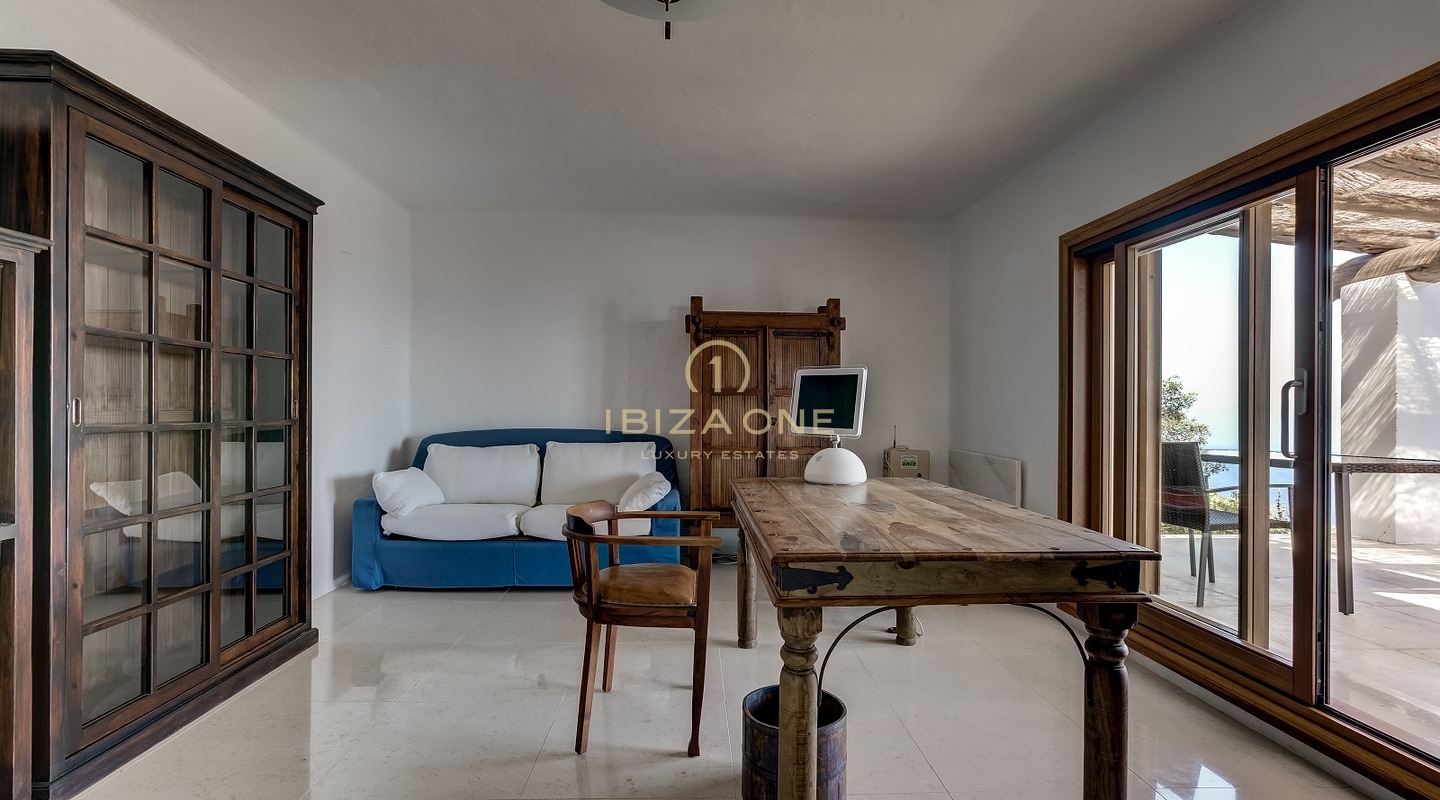 Retraite exclusive sur la péninsule avec licence de location touristique : 3 maisons de luxe avec accès privé à la mer à vendre et à louer, Ibiza