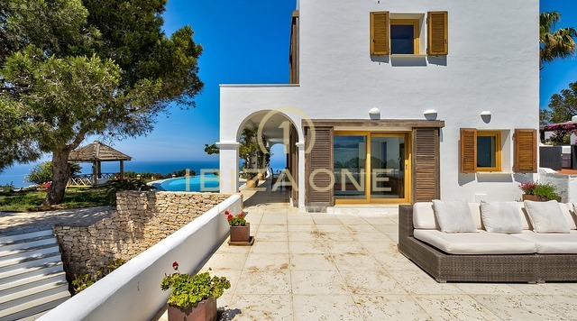 Эксклюзивный курортный комплекс Peninsula Retreat с лицензией на туристическую аренду: 3 роскошных дома с собственным выходом к морю на продажу и в аренду, Ибица