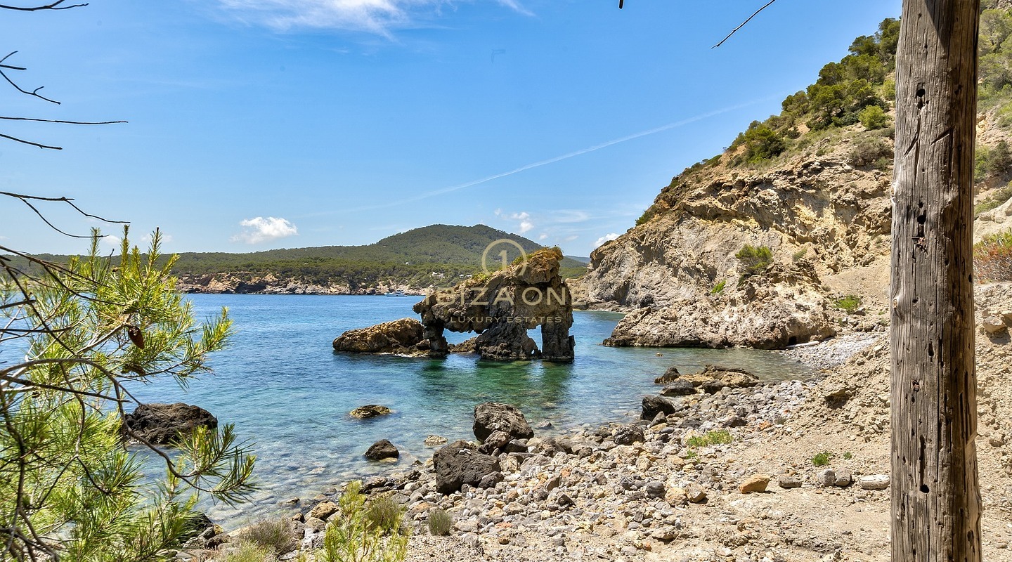 Esclusivo rifugio nella penisola con licenza di affitto turistico: 3 case di lusso con accesso privato al mare in vendita e in affitto, Ibiza