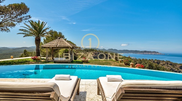 Esclusivo rifugio nella penisola con licenza di affitto turistico: 3 case di lusso con accesso privato al mare in vendita e in affitto, Ibiza