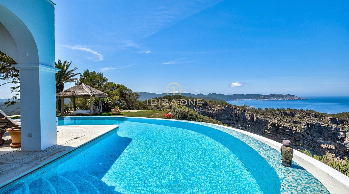 Эксклюзивный курортный комплекс Peninsula Retreat с лицензией на туристическую аренду: 3 роскошных дома с собственным выходом к морю на продажу и в аренду, Ибица