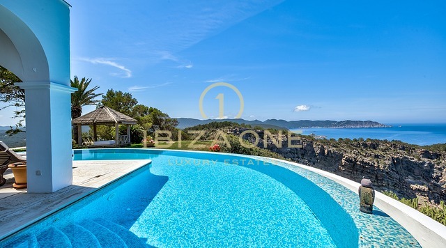 Эксклюзивный курортный комплекс Peninsula Retreat с лицензией на туристическую аренду: 3 роскошных дома с собственным выходом к морю на продажу и в аренду, Ибица