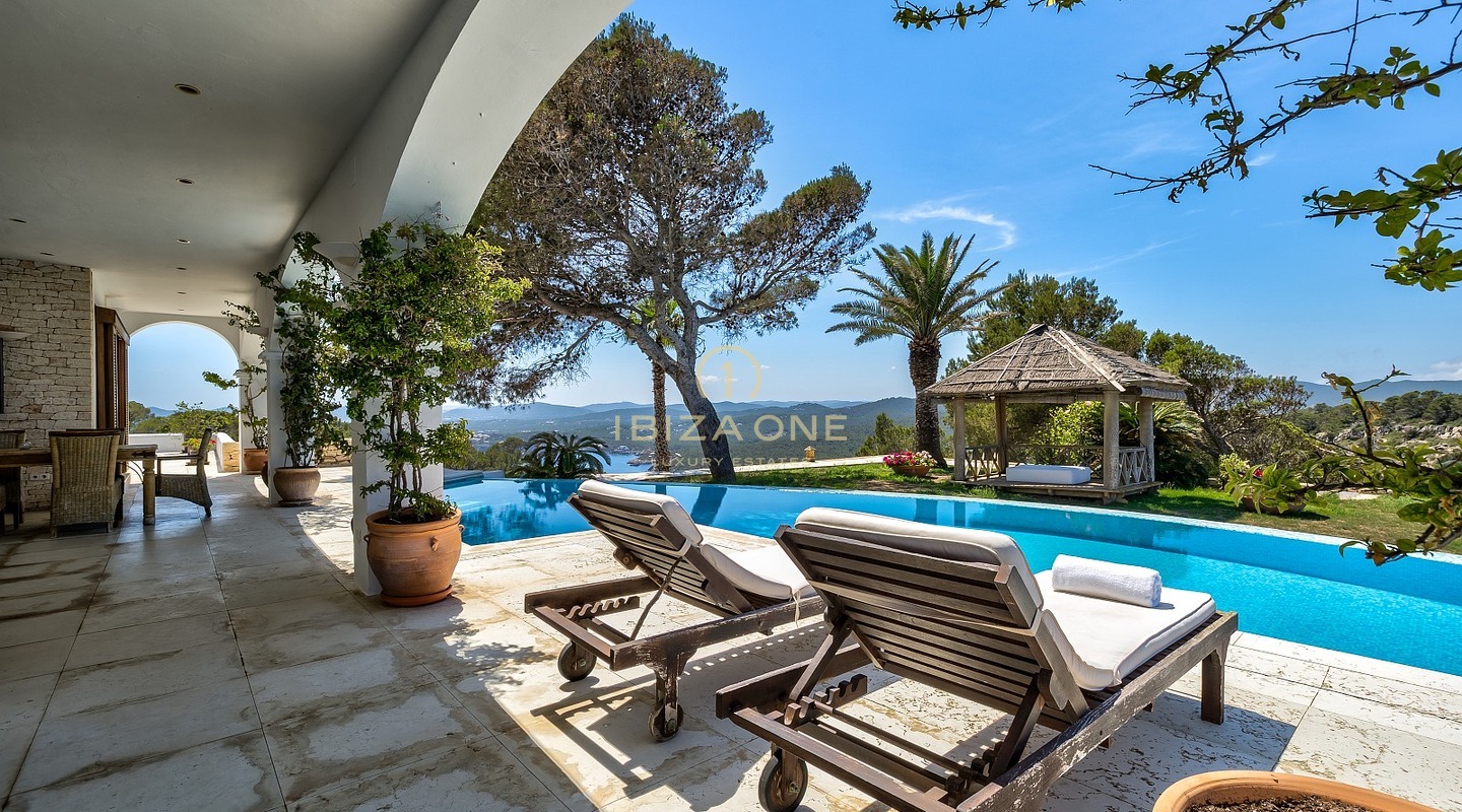Esclusivo rifugio nella penisola con licenza di affitto turistico: 3 case di lusso con accesso privato al mare in vendita e in affitto, Ibiza