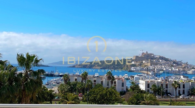 Top appartamento moderno ed elegante sul Paseo Maritimo con vista su D'alt Vila