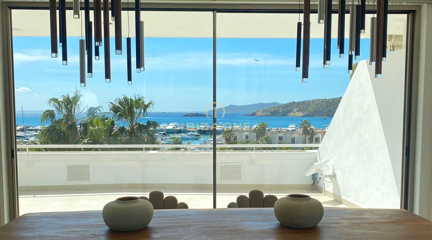 Top appartamento moderno ed elegante sul Paseo Maritimo con vista su D'alt Vila
