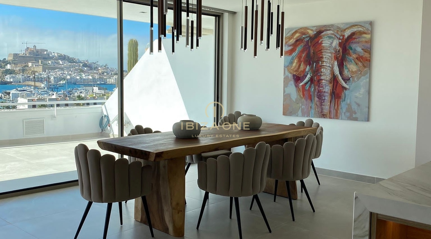 Top appartement moderne et élégant sur le Paseo Maritimo avec vue sur D'alt Vila