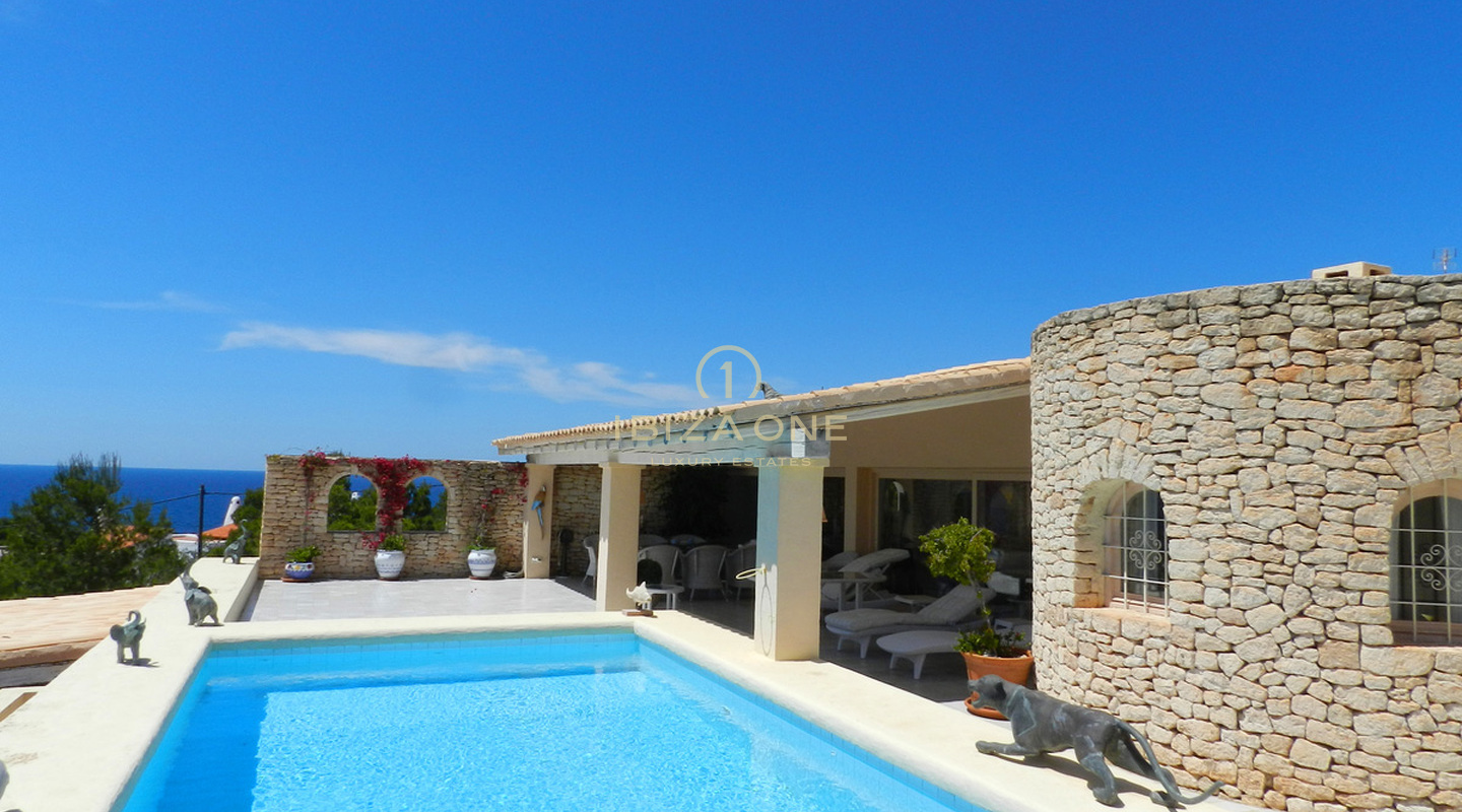 Ruhig gelegene Luxusvilla mit herrlichem Meerblick