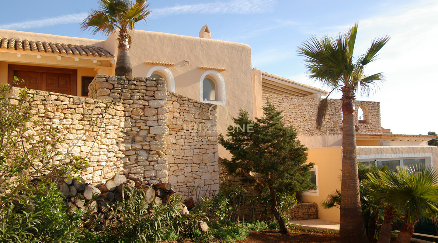 Quiet located luxury villa with amazin sea view