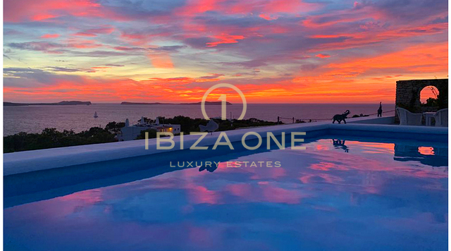 Villa di lusso situata in posizione tranquilla con splendida vista sul mare