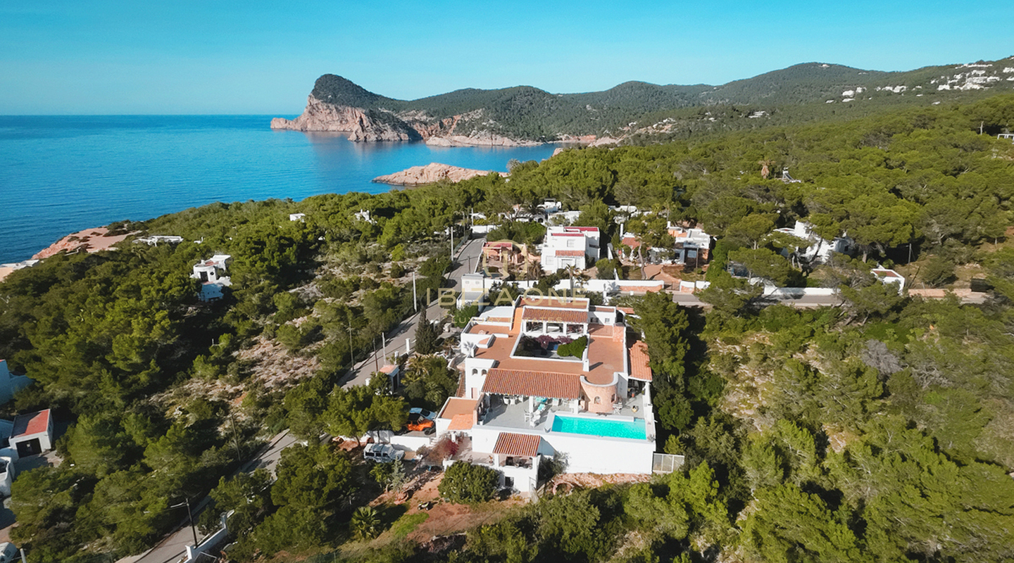 Quiet located luxury villa with amazin sea view
